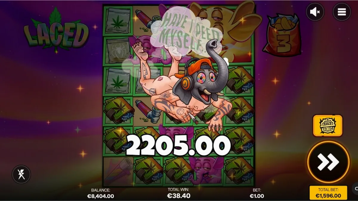 Tampilan visual slot Laced dengan tema ruang tamu yang santai dan simbol-simbol unik.